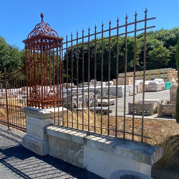 Entrée de propriété avec piliers