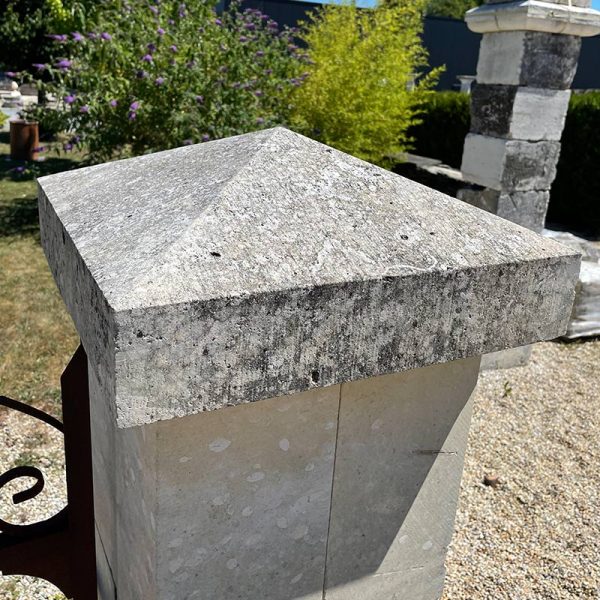 Tête de pilier en calcaire