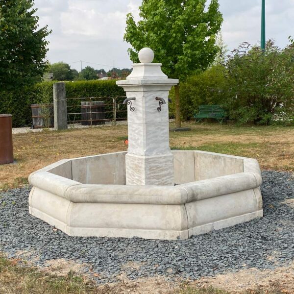 Reproduction d'une fontaine ancienne octogone