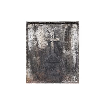 Plaque ancienne avec un triangle surmonté d'une croix
