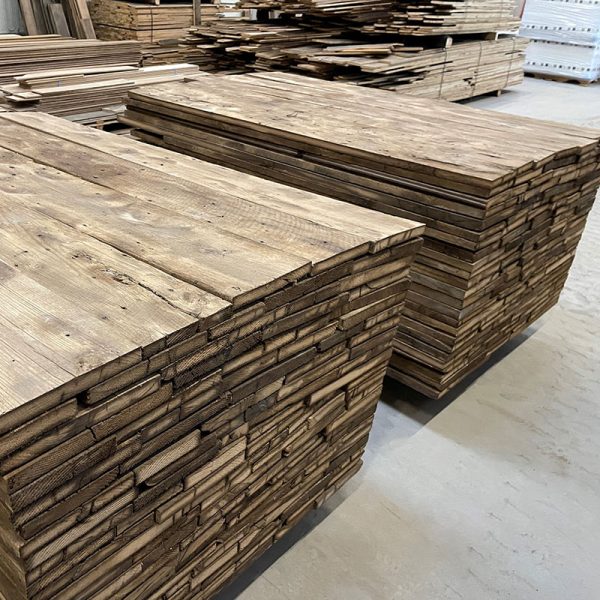 Stock de plancher ancien en chataignier