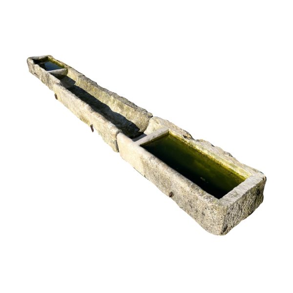 Auge ancienne avec trois éléments