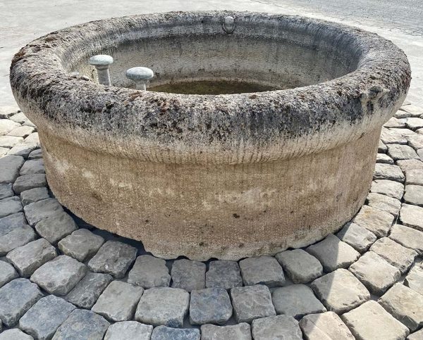 Ancien bassin d'une cour Louis XVI