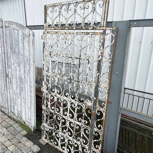 portail ancien en fer forgé