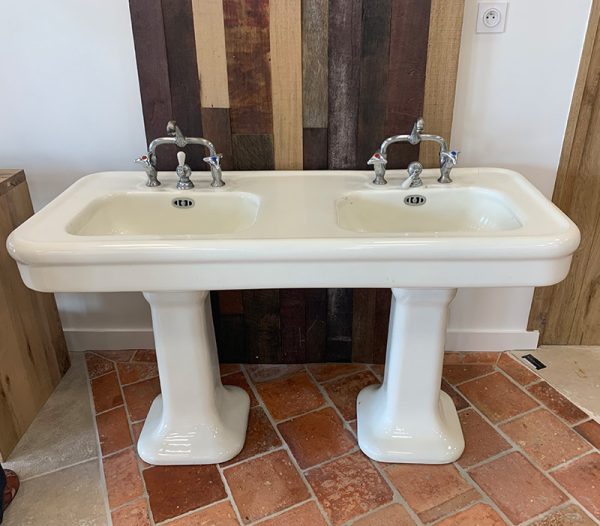 Double lavabo sur colonnes pour salle de bain