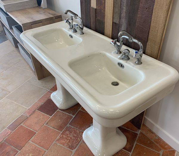 Double lavabo sur colonnes crème