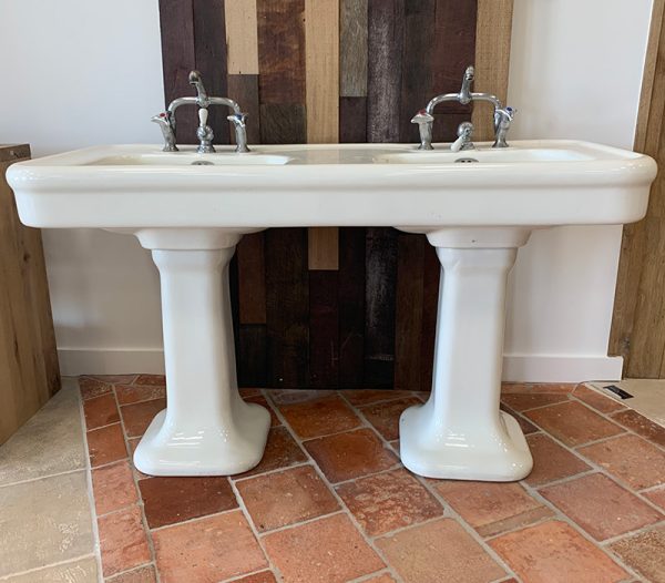 Double lavabo sur colonnes de face