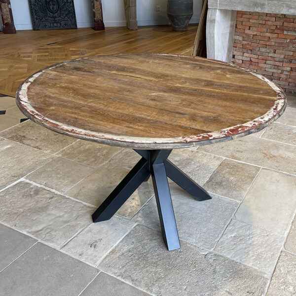 Table circulaire de 124 centimètres