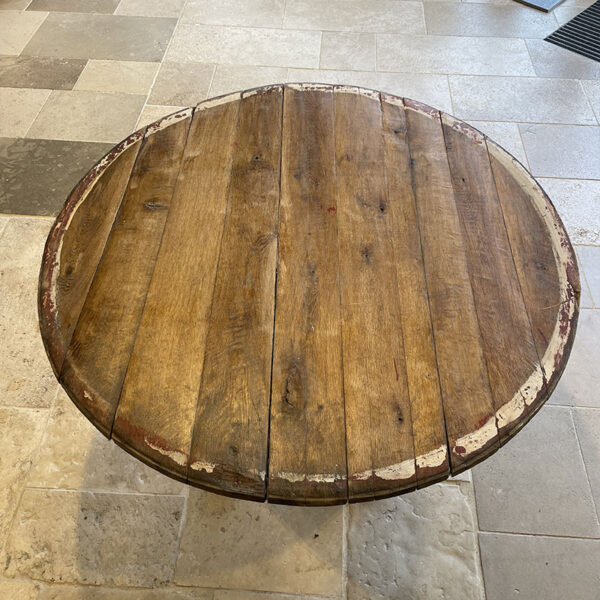 Table avec plateau en chêne de tonneau