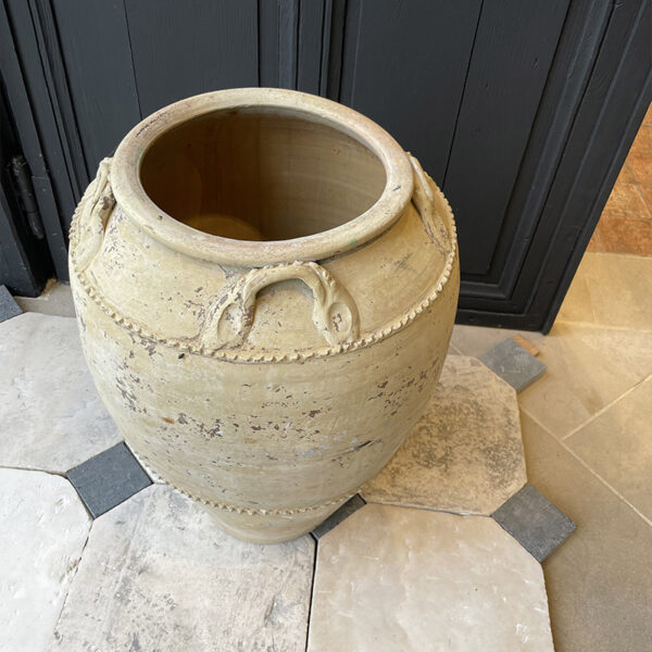 Amphore antique patinée