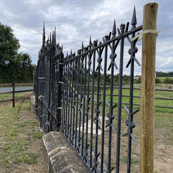 Entrée propriété en ferronnerie