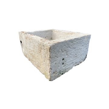 Auge ancienne carrée en pierre calcaire