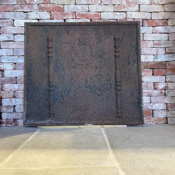 Plaque ancienne de cheminée en fonte