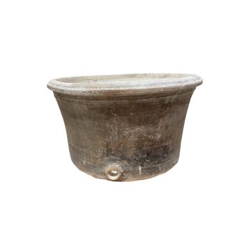 Pot ancien en terre cuite avec bec d'écoulement