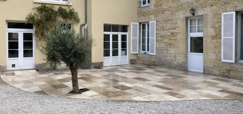 Terrasse entrée d'un dallage Angoulême