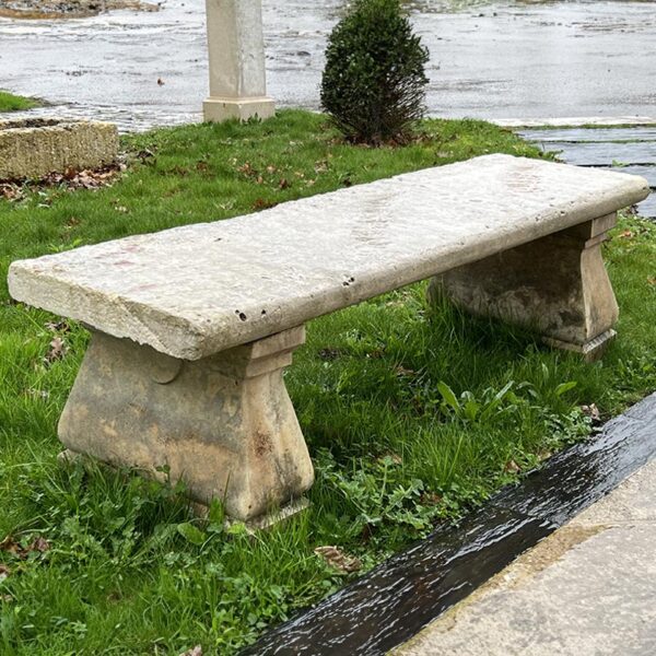 Banc en pierre naturelle pour l'extérieur