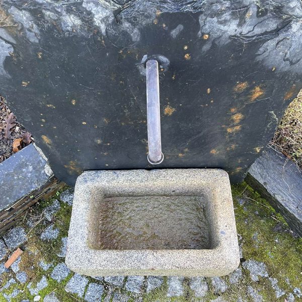 Fontaine auge en granite