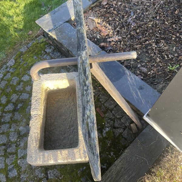 Fontaine unique jardin aménagement extérieur