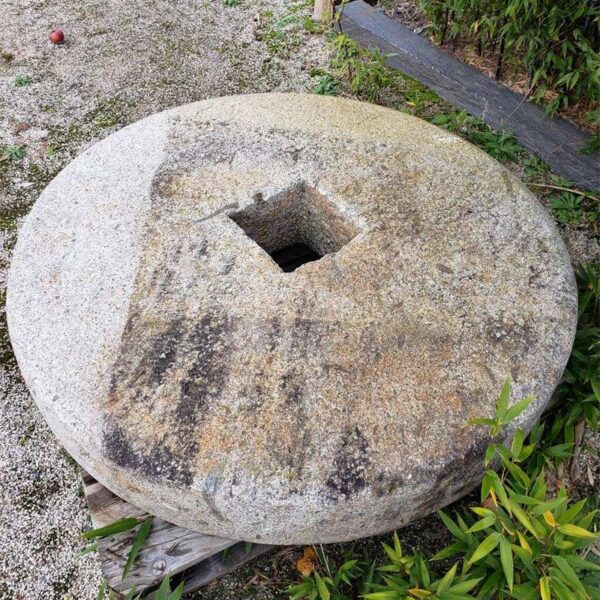 Roue en granit pour pressoir à pomme