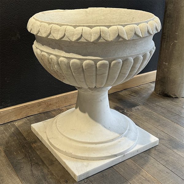 Vase avec pied en marbre