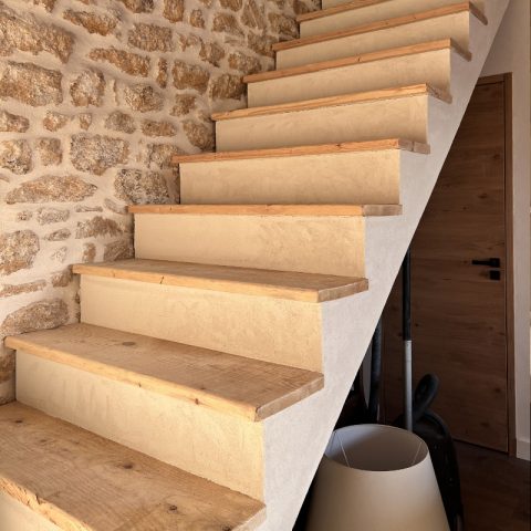 Escalier en bois de récupération