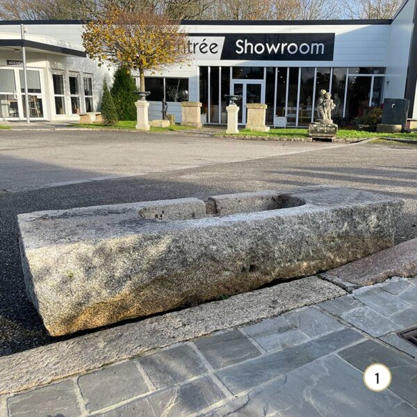 auge ancienne en granit récupérée