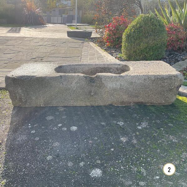 auge en granit avec patine naturelle
