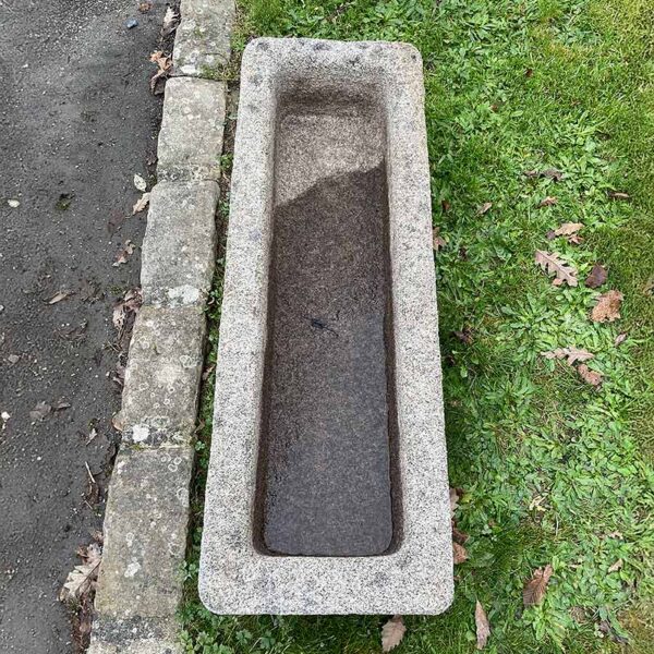 Vue du dessus d'auge en granit