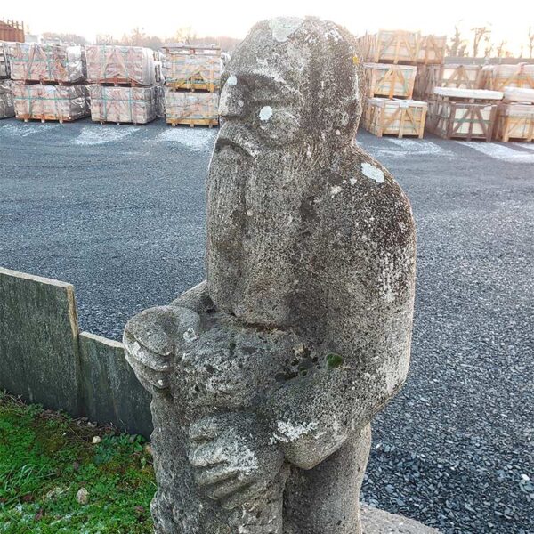 statue en granit issue de l'art populaire