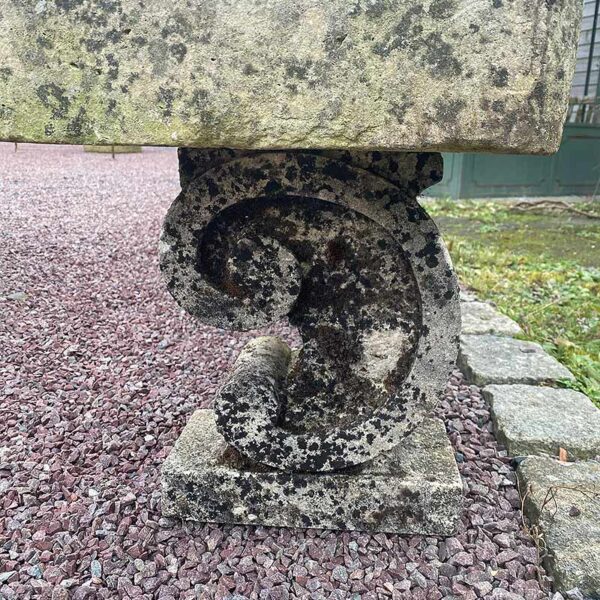 pied en volute banc ancien arrondi
