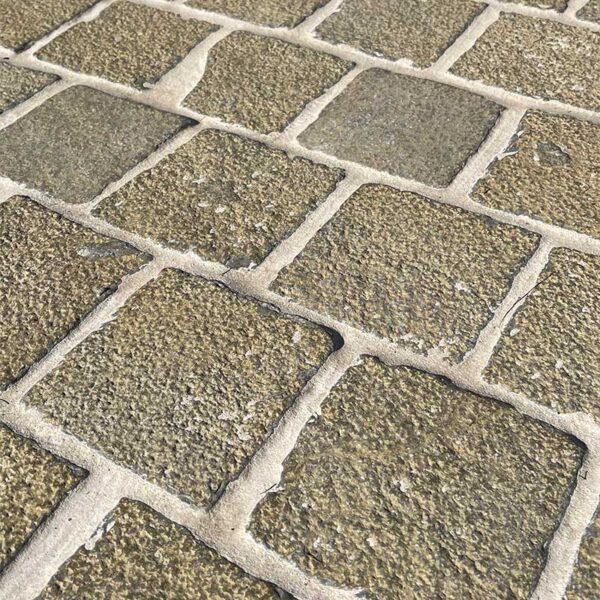pavé en pierre naturel beige